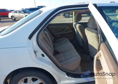 2000 Toyota Camry Le z USA, uszkodzony, nr VIN 4T1BG22K6YU998573